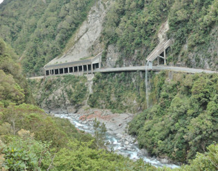Highway going down from Arthur's Pass